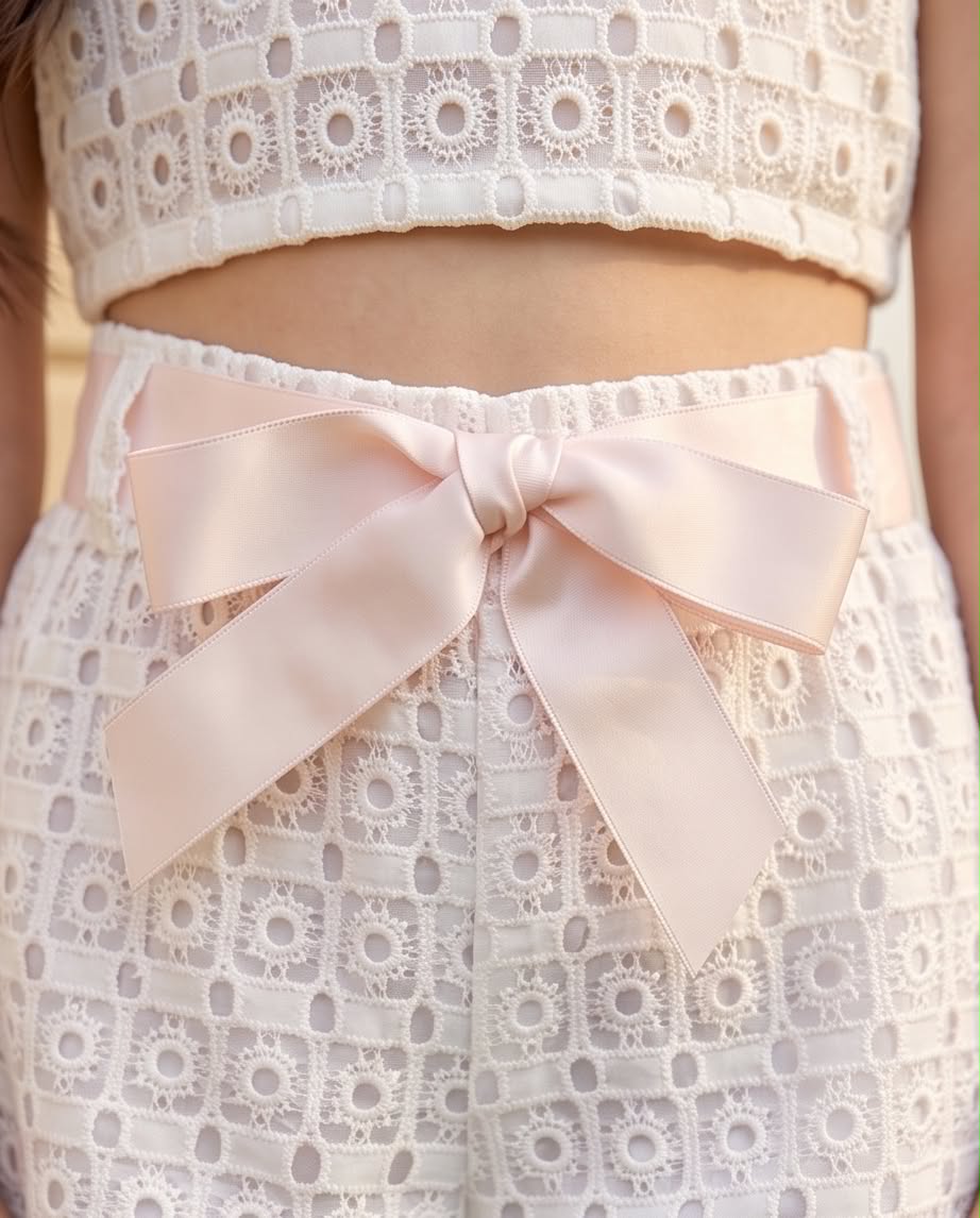🤍 Ivory Lace Set | Λευκό δαντελένιο σετ με crop top και σορτς.
