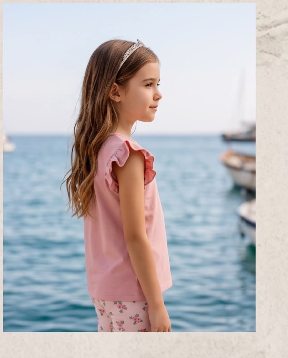 🌸 Rosy Garden Set | Καλοκαιρινό σετ με ροζ μπλούζα και floral κολάν κάπρι