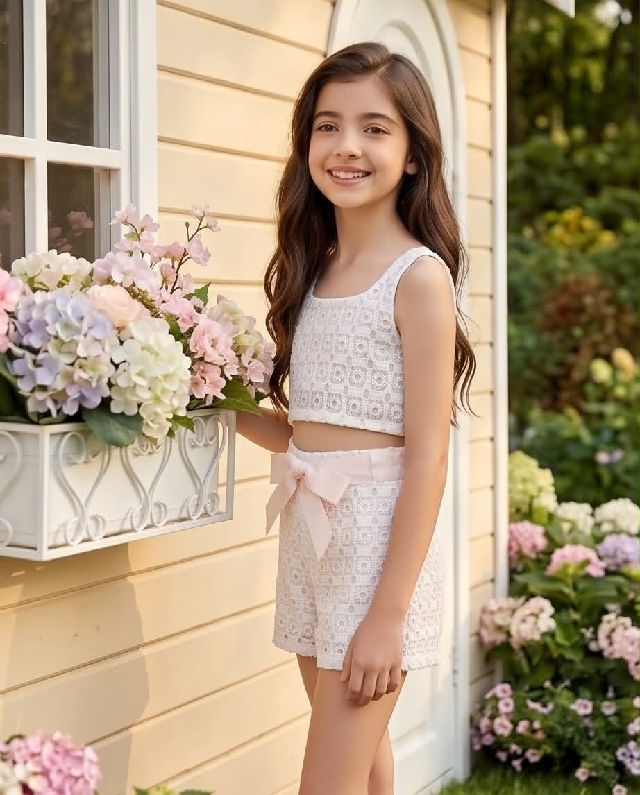🤍 Ivory Lace Set | Λευκό δαντελένιο σετ με crop top και σορτς.